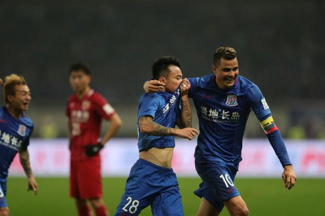 九游官网-吴曦加盟申花拥有三核中场 国足队长坐哪把交椅？